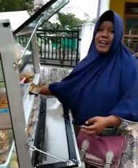 Melengking Tajam! Penjual Sarapan Ini Punya Suara Mirip Sirine