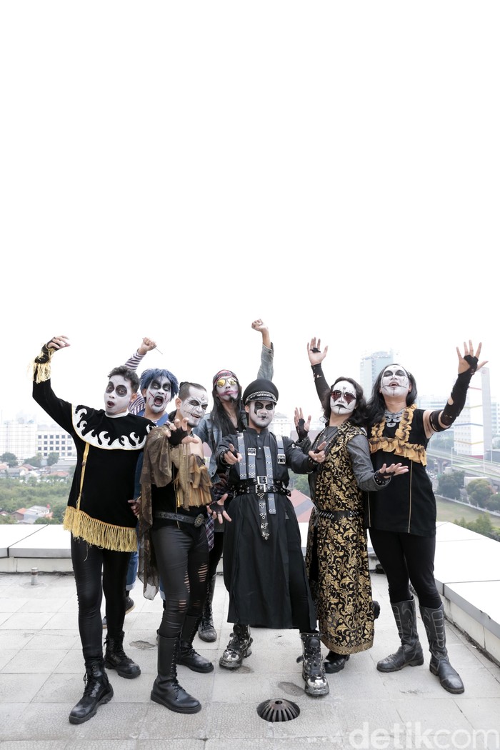 Kuburan Band saat berkunjung ke kantor detikcom.