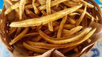 Pisang garoho khas Gorontalo diris panjang tipis dan digoreng. Kriuk renyah bikin ngopi pagi makin nikmat. Foto : Instagram @yscooking