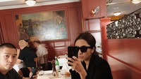 Intip momen seru Arya dan Vannya saat makan bersama di salah satu restoran di luar negeri. Foto: Instagram @vannya.istarinda