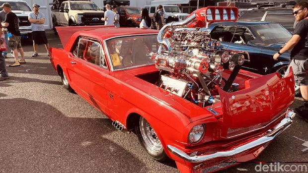 Mobil Gila dan Unik di Pameran SEMA 2019