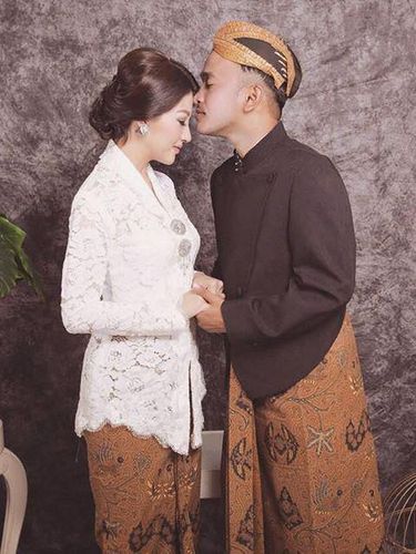 Inspirasi kebaya modern ala artis Indonesia.