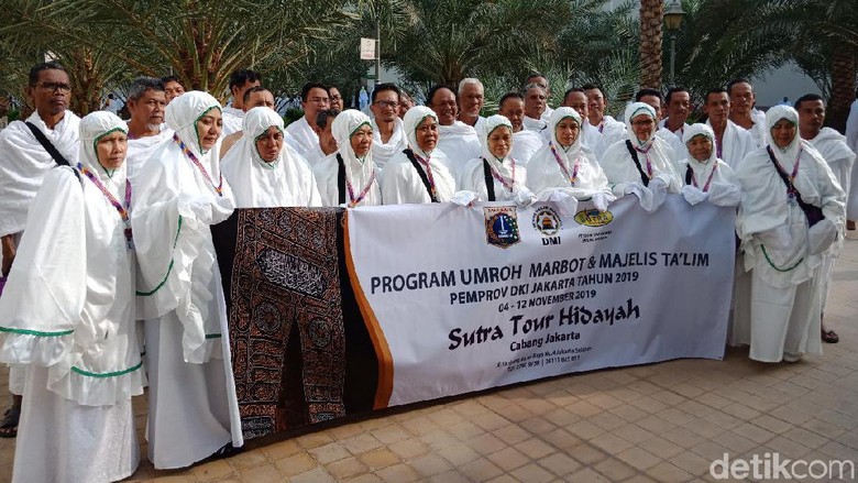 Pakai Ihram, Jemaah Marbut dan Majelis Taklim DKI Berangkat Menuju Mekah Pakai Ihram, Jemaah Marbut dan Majelis Taklim DKI Berangkat Menuju Mekah