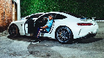 Mau Lepas Mobil Mewah yang Mana Lewis?