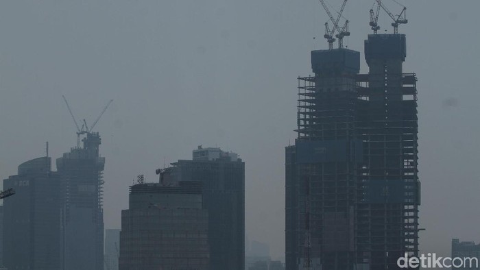 Langit Jakarta kusam oleh polusi (Foto: Rifkianto Nugroho) Langit Jakarta kusam oleh polusi (Foto: Rifkianto Nugroho)