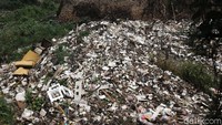 Kali Jambe sempat viral pada awal September lalu karena dipadati sampah. Setelah ramai diperbincangkan, Pemkab Bekasi turun membersihkan sampah-sampah tersebut.