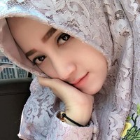 Sebelum menjadi kepala desa, wanita berusia 28 tahun ini kerap tampil bersama salah satu group orkes melayu Adella. Biduan imut ini pun berjanji akan mendarmabaktikan dirinya untuk membangun desanya agar lebih baik lagi. Foto: Facebook