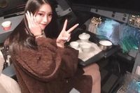 Duh, Pilot Ini Dipecat karena Persilakan Penumpang Minum Teh di Kokpit!