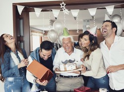 40 Ide Ucapan Ulang Tahun untuk Ayah dalam Bahasa Indonesia dan Inggris