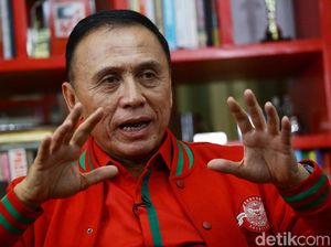 Buka-Bukaan Iwan Bule, Dari PSSI hingga Siap Maju untuk Jabar 1