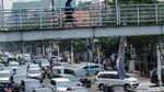 Duh... Ada Spanduk Gelantungan di JPO Pal Putih