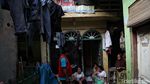 Mereka yang Bertahan di Kampung Langganan Banjir