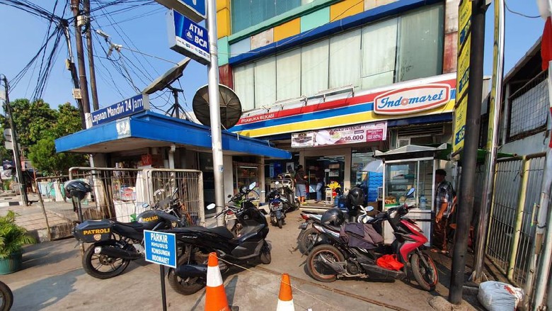 Gurihnya Uang Parkir di Minimarket Gurihnya Uang Parkir di Minimarket