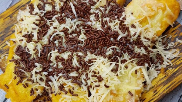 Awali Hari Jumat dengan Pisang Goreng Klasik dan Kopi Hangat Ini