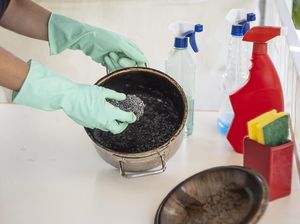 5 Bahan Dapur untuk Bersihkan Panci Gosong, Auto Kinclong!