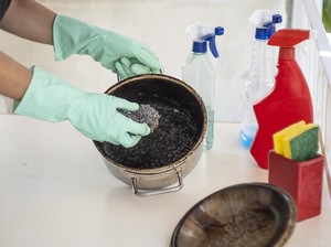 5 Bahan Dapur untuk Bersihkan Panci Gosong, Auto Kinclong!