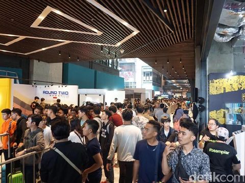 Ratusan Orang Antre Beli Sneakers Lokal Compass, Ada yang Antre dari Subuh
