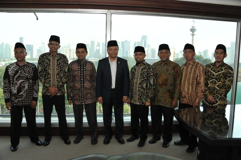 Perkuat Etika Santri, Pesantren Garda Terdepan Cetak Generasi Unggul Perkuat Etika Santri, Pesantren Garda Terdepan Cetak Generasi Unggul