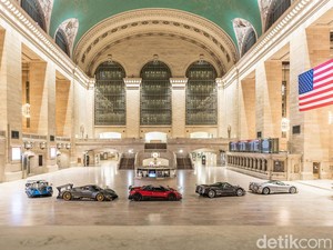 Saat Stasiun Kereta New York Diserbu Mobil Hyper Pagani