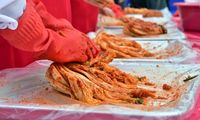 Keren! Ribuan Orang Buat 35 Ton Kimchi di Korsel untuk Orang Miskin