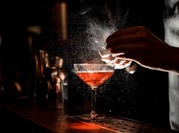 5 Curhatan Paling Menyedihkan yang Pernah Didengarkan Para Bartender