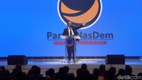 Sementara Surya Paloh banyak membahas dinamika politik termasuk soal koalisi dan oposisi.