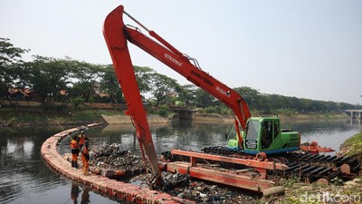 Antipasi Banjir, Sampah KBT Dikeruk