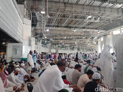 Suasana salat Jumat di Masjidil Haram