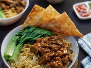 Cara Membuat Mie Ayam dan Resepnya, Makanan Tengah Bulan Favorit