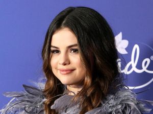 Berat Badan Naik Gara-gara Lupus, Selena Gomez Hadapi Body Shaming