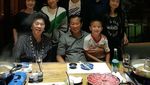 Begini Keseruan Taufik Hidayat Saat Kulineran Seafood