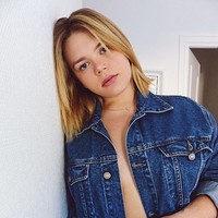 Orangtua Camille tidak pernah menikah sehingga dia tidak masuk dalam garis urutan pewaris tahta kerajaan. Foto: Instagram/@camillerosegottlieb