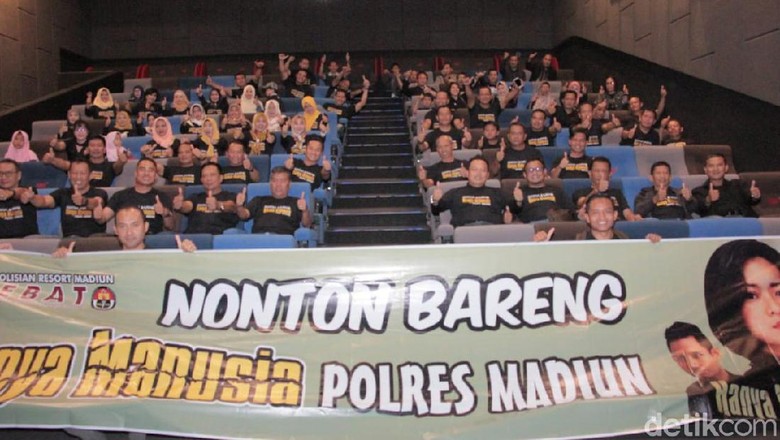 Polres Madiun Nobar Film yang Dinilai Inspiratif Bagi Polisi dan Warga Polres Madiun Nobar Film yang Dinilai Inspiratif Bagi Polisi dan Warga