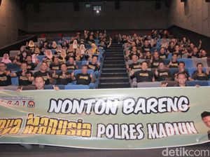 Polres Madiun Nobar Film yang Dinilai Inspiratif Bagi Polisi dan Warga