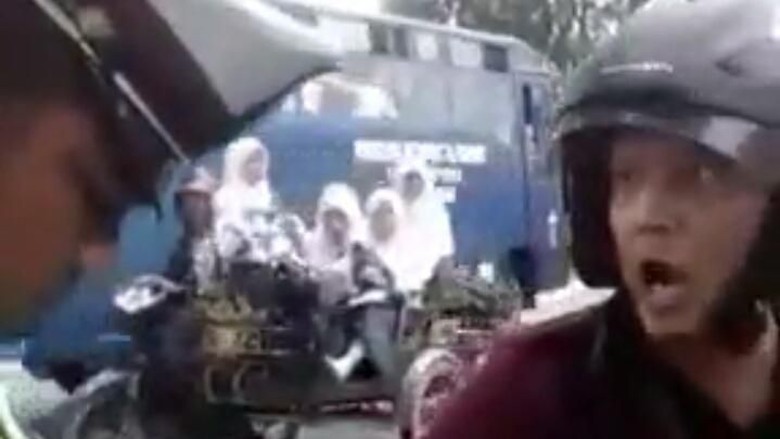 Tak Terima Ditilang, Pengendara Motor di Sumut Marah-marah ke Polisi Tak Terima Ditilang, Pengendara Motor di Sumut Marah-marah ke Polisi