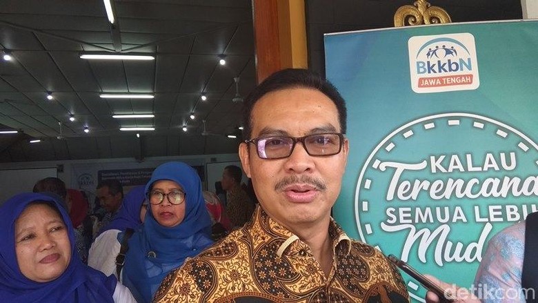 Kepala BKKBN: Gaji Penyuluh KB Non-PNS Hanya Rp 100 Ribu/Bulan Kepala BKKBN: Gaji Penyuluh KB Non-PNS Hanya Rp 100 Ribu/Bulan