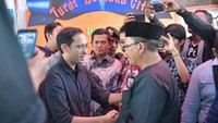Terima kasih untuk keberanian ibu dan bapak. Saya tahu ini luar biasa sulit. Saya doakan bapak, ibu, dan juga murid dan orang tuanya, ujar Mendikbud. Foto: (Jilan Rifai/BKLM Kemendikbud)