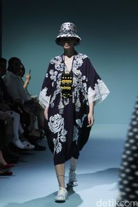 Warna-Warni London di Koleksi Busana Terbaru Studio 133 Biyan