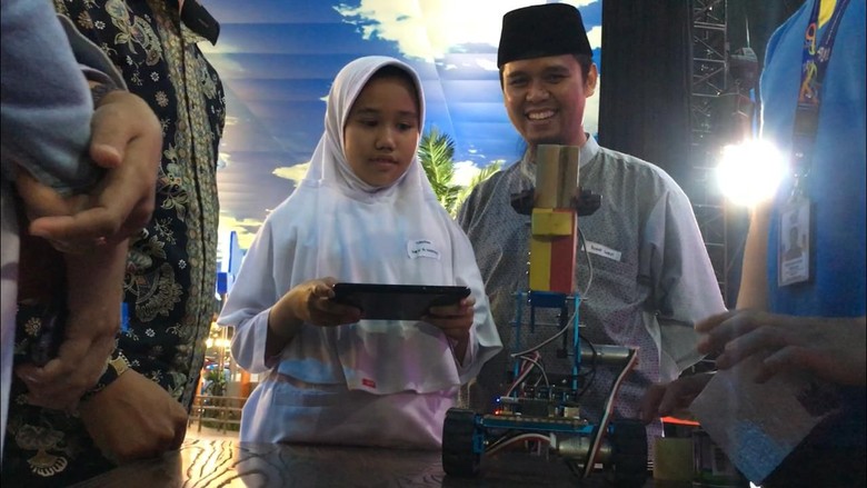 Trans Studio Cibubur Ajak Siswa Otak Atik Robot Masa Depan Trans Studio Cibubur Ajak Siswa Otak Atik Robot Masa Depan