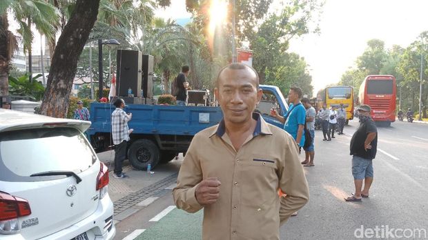 Demo di Depan Balai Kota, Massa Protes Tranparansi Anggaran-IMB Reklamasi