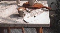Foto: Instagram @gutenmorgencoffeelabPerpaduan kayu dan marble pada mejanya membuat Gutten Morgen sangat cocok dijadikan tempat foto-foto. Terutama untuk memamerkan hidangan yang Anda pesan.
