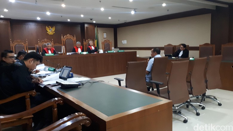 Jaksa Ungkap Kode Penyuap Gubernur Kepri: Ikan Tohok dan Daun Bos Jaksa Ungkap Kode Penyuap Gubernur Kepri: Ikan Tohok dan Daun Bos