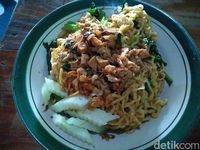 Mie Ayam Serasa Mie Goreng Hanya Bisa Dicicipi di Warung Pak No