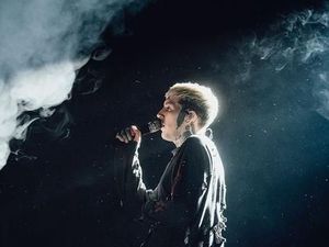 Vokalis BMTH Buka Suara Seusai Konser Hari Kedua Dibatalkan