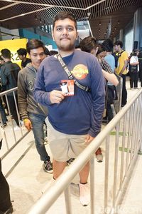 Mereka yang Rela Antre di Urban Sneaker Society dari Subuh