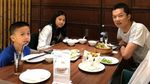 Begini Keseruan Taufik Hidayat Saat Kulineran Seafood