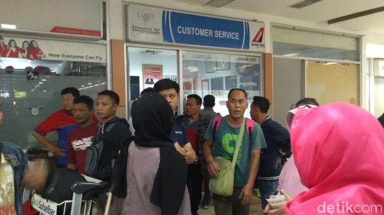 Batal Terbang, Penumpang Sriwijaya Marah-marah di Bandara Hasanuddin Batal Terbang, Penumpang Sriwijaya Marah-marah di Bandara Hasanuddin