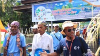 Kami pun cukup beruntung, karena warga Kampung Lopintol tengah mengadakan jamuan dan pesta sambutan dalam gelaran Festival Pesona Bahari Raja Ampat. Mulai dari kuliner, budaya dan lainnya ditampilkan oleh para warganya (Randy/detikcom)