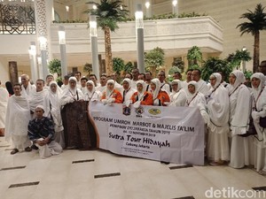 Marbut dan Majelis Taklim DKI Tiba di Mekah, Bersiap Tunaikan Umrah
