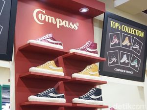 Demi Sneakers Compass, Pengunjung USS Downtown Market Antre Dari Pagi